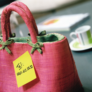 Post-it Super Sticky Removable Notes 76x76mm Yellow [Pack of 12] alternative image 3